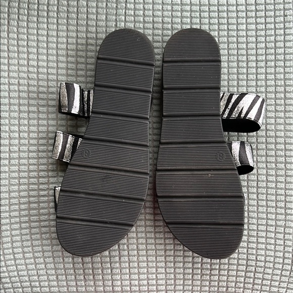 Zebra Print Slides - Picture 3 of 4